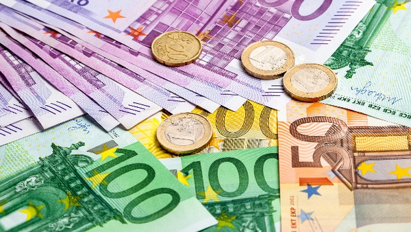 Freelancer-Arbeitsmarkt und -Gehälter: Stundensatz steigt auf 102 Euro