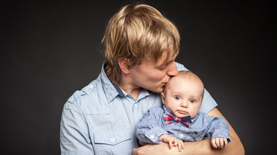 Warum Väter lange in Elternzeit möchten – aber es nur selten tun